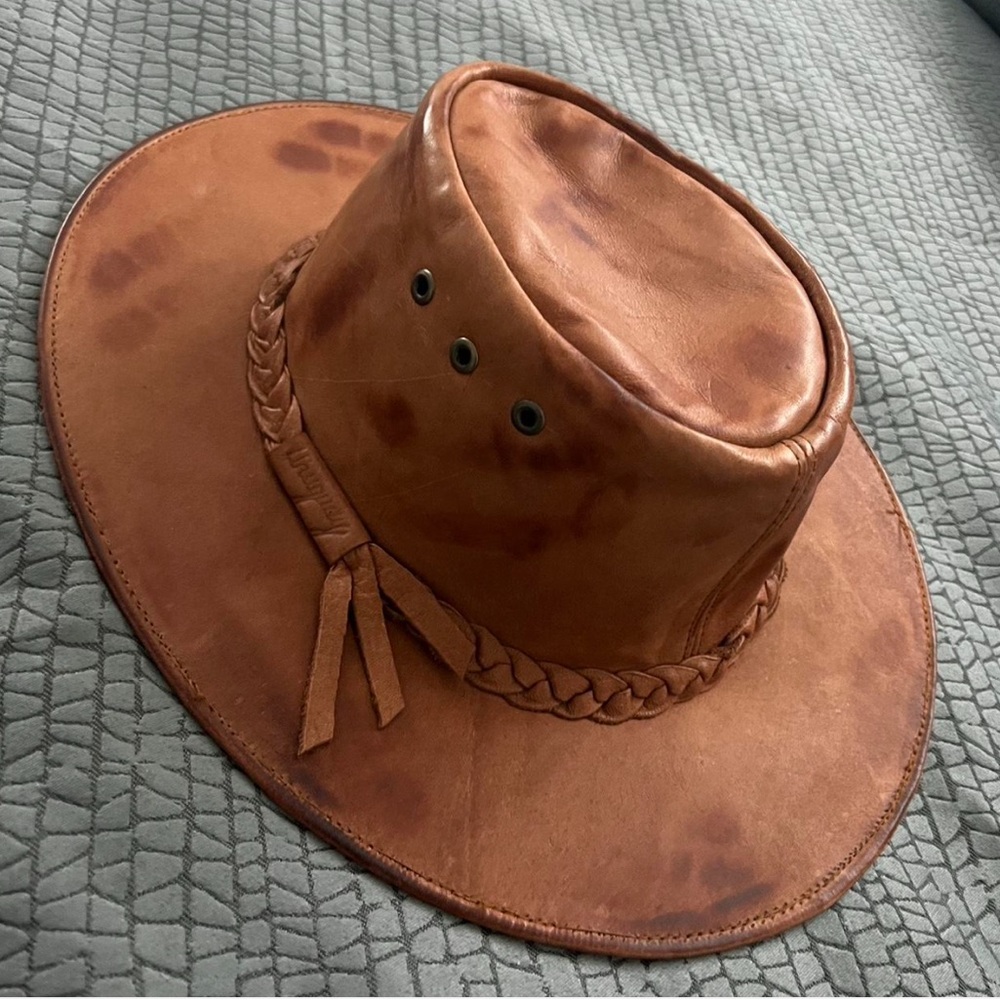 Genuine leather hat , brand new , size 
M / Fedora hat ir cowboy / medium